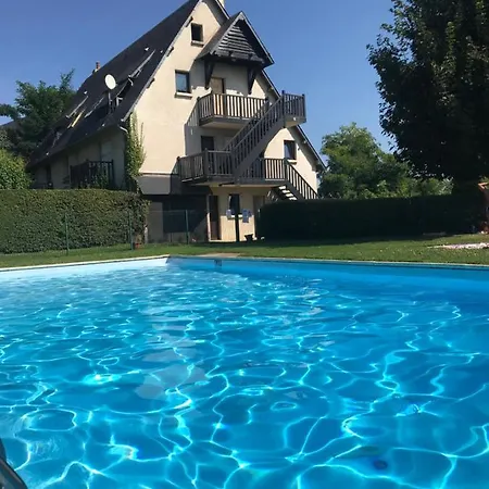 Апартаменты Le Manoir Du Mont Canisy Piscine & Tennis Довиль
